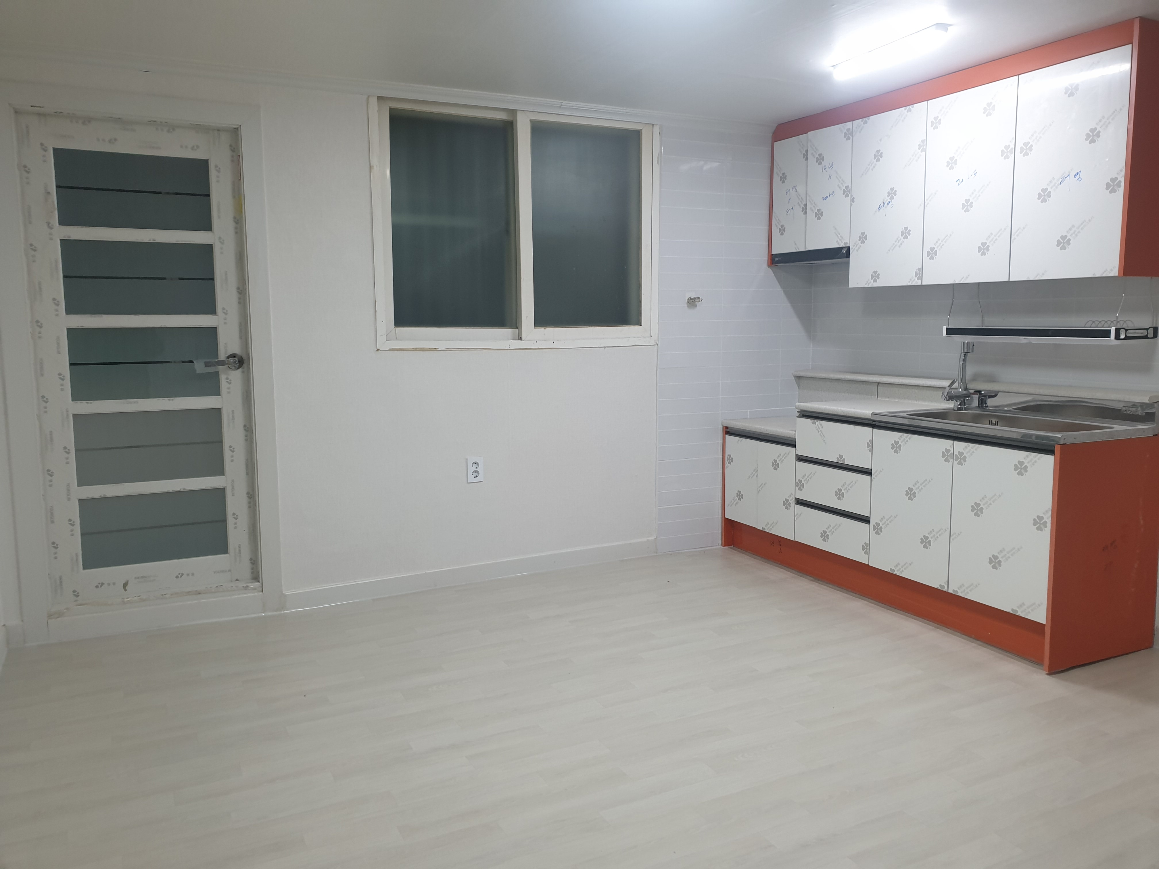 2 Bedrooms Bedrooms, ,1 BathroomBathrooms,Apartment,Wolse,1011